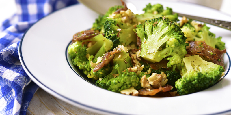 Salata cu broccoli si bacon